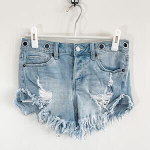 Altar’d State Distressed Denim Shorts Women’s 24 Light Wash Frayed Raw Hem Boho